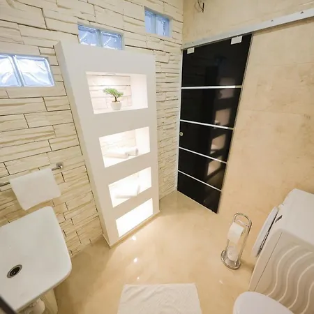 Zelic Apartment *