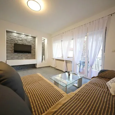 Zelic Apartment *